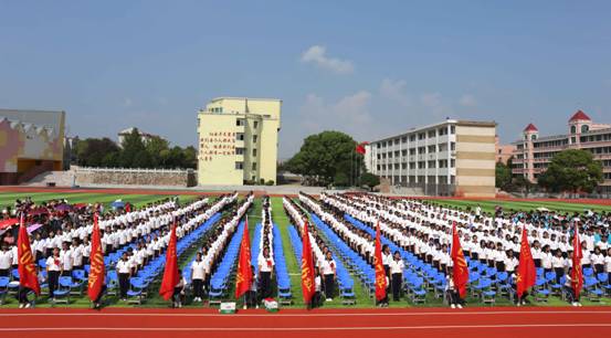 不忘初心 感恩母校 ——第十三屆湖南省人大代表、湖南天欣集團(tuán)董事長(zhǎng) 王五星“金秋助學(xué)”岳陽(yáng)縣第三中學(xué)