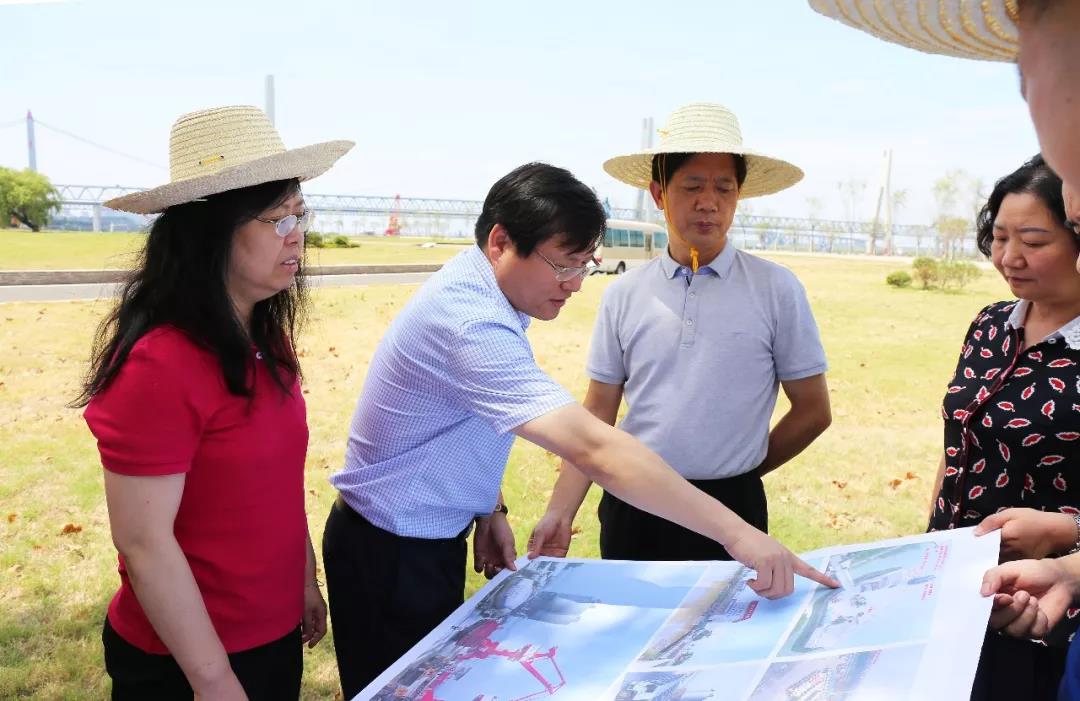 民建湖南省委副主委、省科技廳副廳長朱皖調(diào)研洞庭湖桂花園碼頭和華龍碼頭